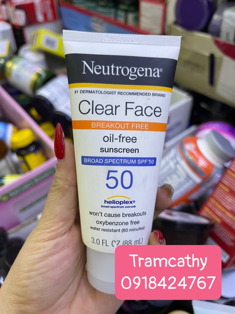 Kem chống nắng Neutrogena Clear Face SPF 55 dành cho da dầu mụn